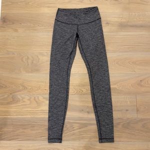 Lululemon full length Wunder Under Sz 6
